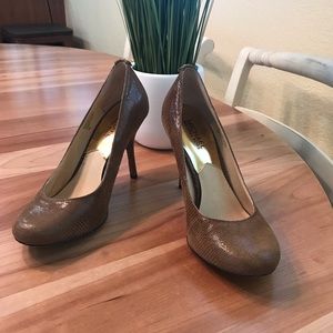 MICHAEL Michael Kors tan pumps size 7